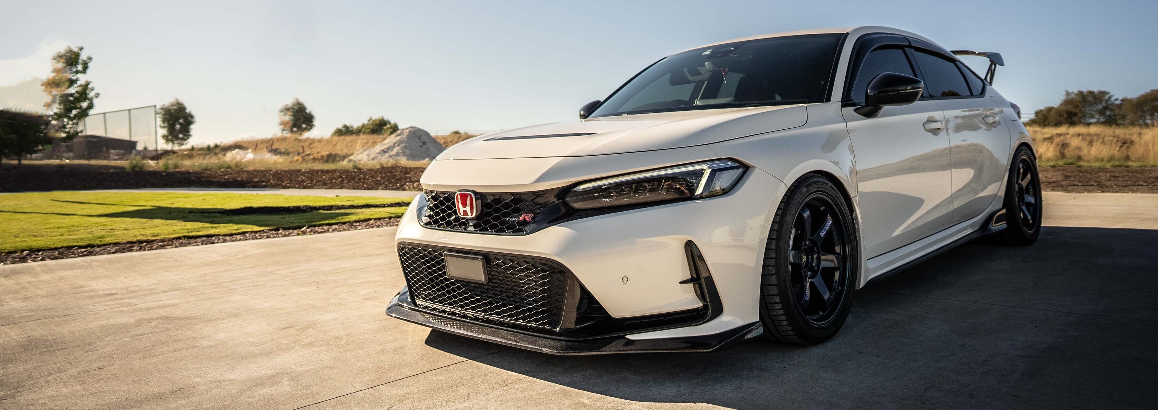 White FL5 with carbon front lip and canards